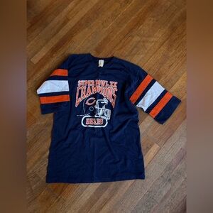 vintage 1985 chicago bears shirt. size medium.